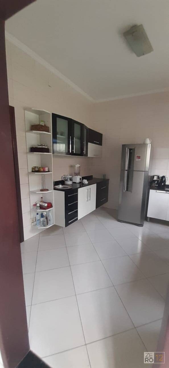 Casa à venda com 3 quartos, 235m² - Foto 5