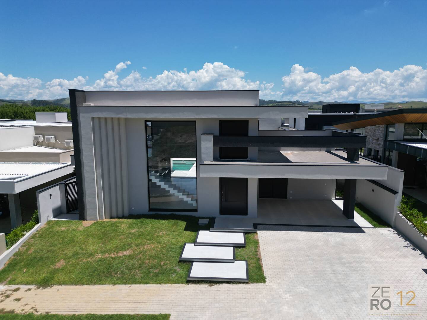 Casa à venda com 3 quartos, 363m² - Foto 1