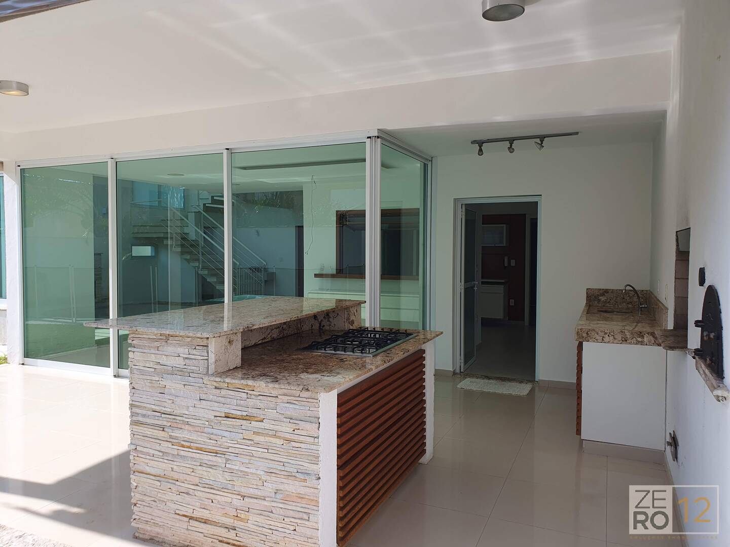 Casa à venda com 4 quartos, 330m² - Foto 32