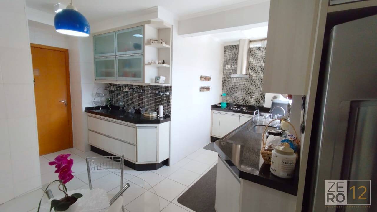 Apartamento à venda com 3 quartos, 157m² - Foto 8