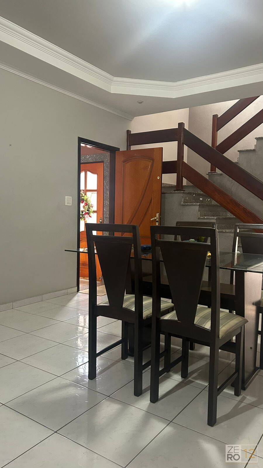 Casa à venda com 3 quartos, 150m² - Foto 1